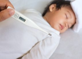 Trẻ bị sốt có nên dùng thuốc hạ sốt không