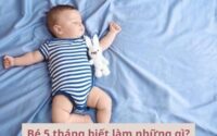 Trẻ 5 tháng biết làm gì về mặt thể chất?