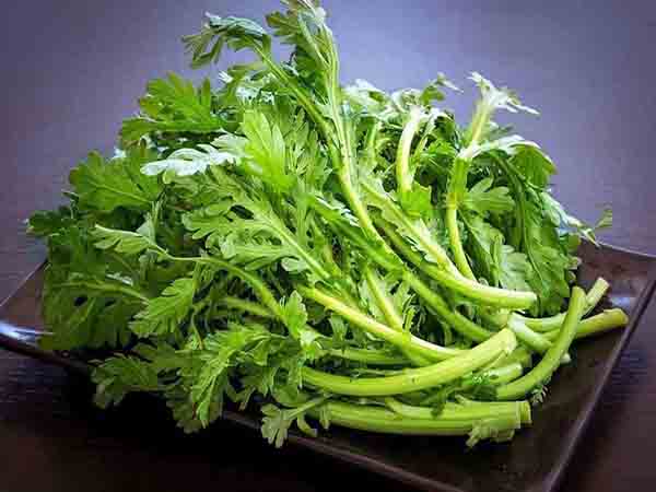 Các lưu ý khi bà đẻ ăn rau cải cúc