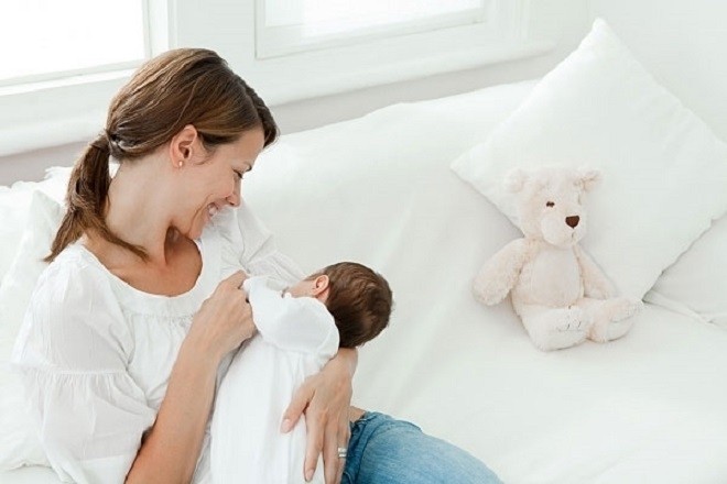  Thay thế bú mẹ bằng sữa công thức hoặc các thức ăn dặm