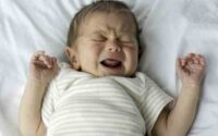 trẻ 2 tháng tuổi ngủ bao nhiêu là đủ