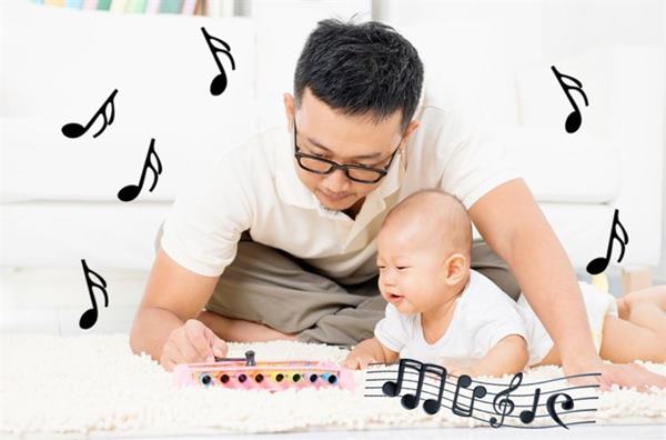 Dạy bé 4 tháng tuổi