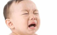 trẻ mọc răng hàm sốt mấy ngày