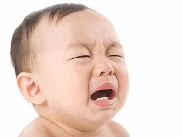 trẻ mọc răng hàm sốt mấy ngày