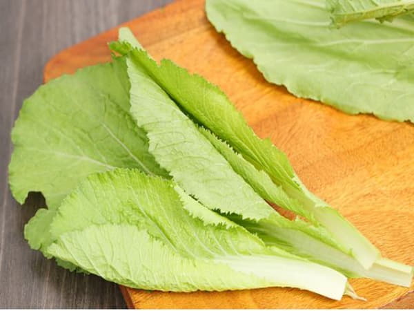 Sau sinh ăn rau cải đắng được không?
